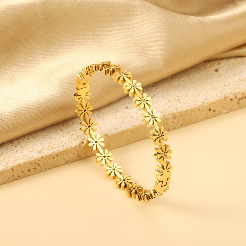 Gold Daisy Link Bracelet